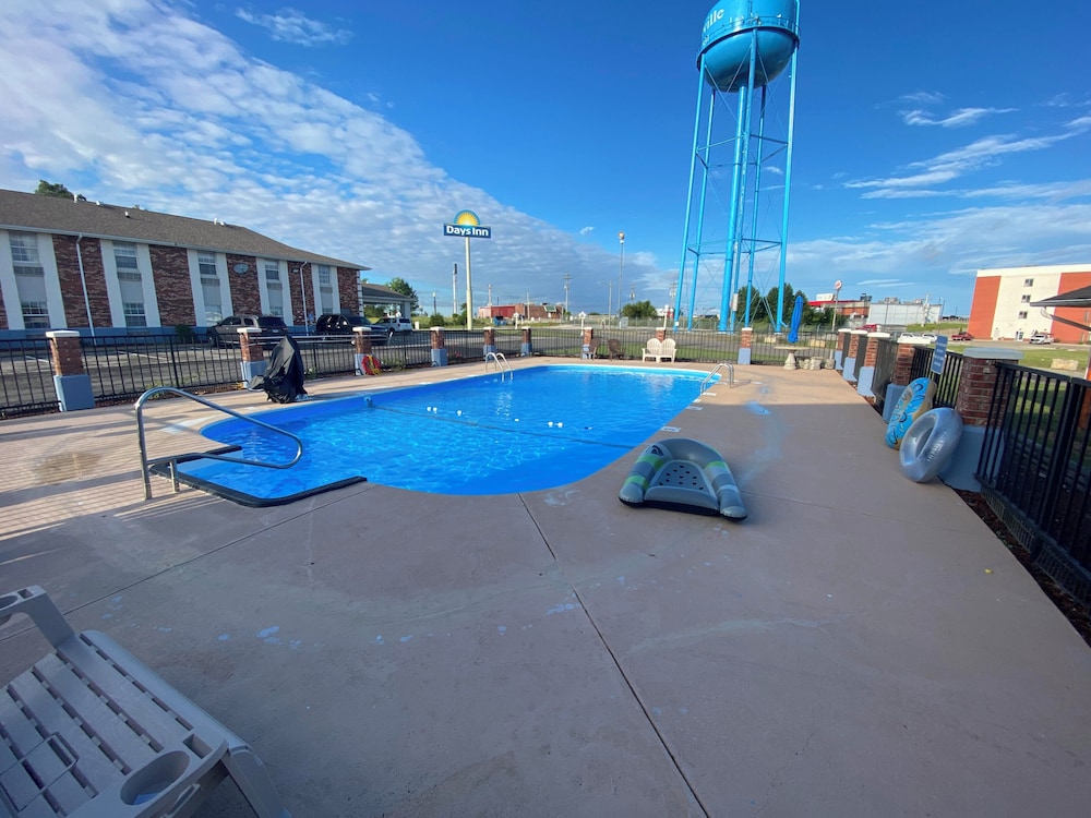 Days Inn by Wyndham Perryville 36/44