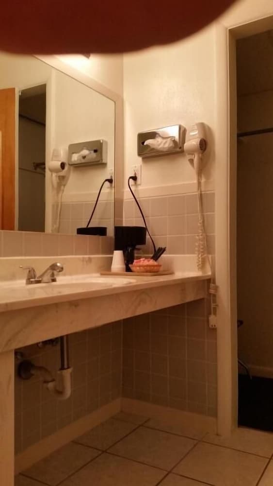 Americas Best Value Inn Liberal 30/30