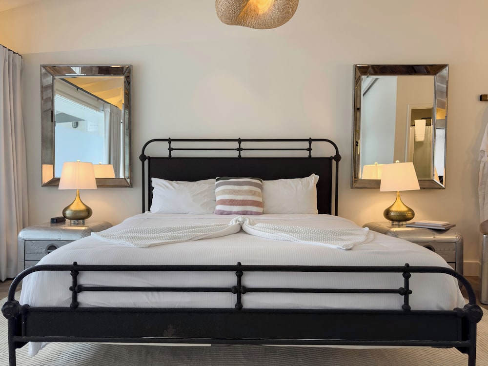 Moonlight, King Bed
