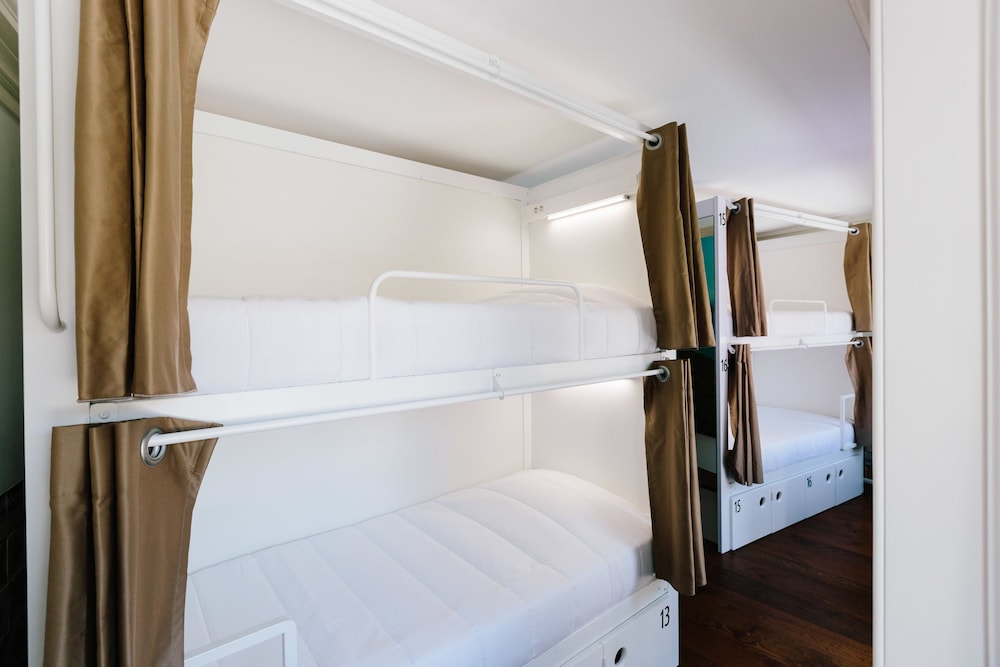 Lisbon South Hostel 16/29