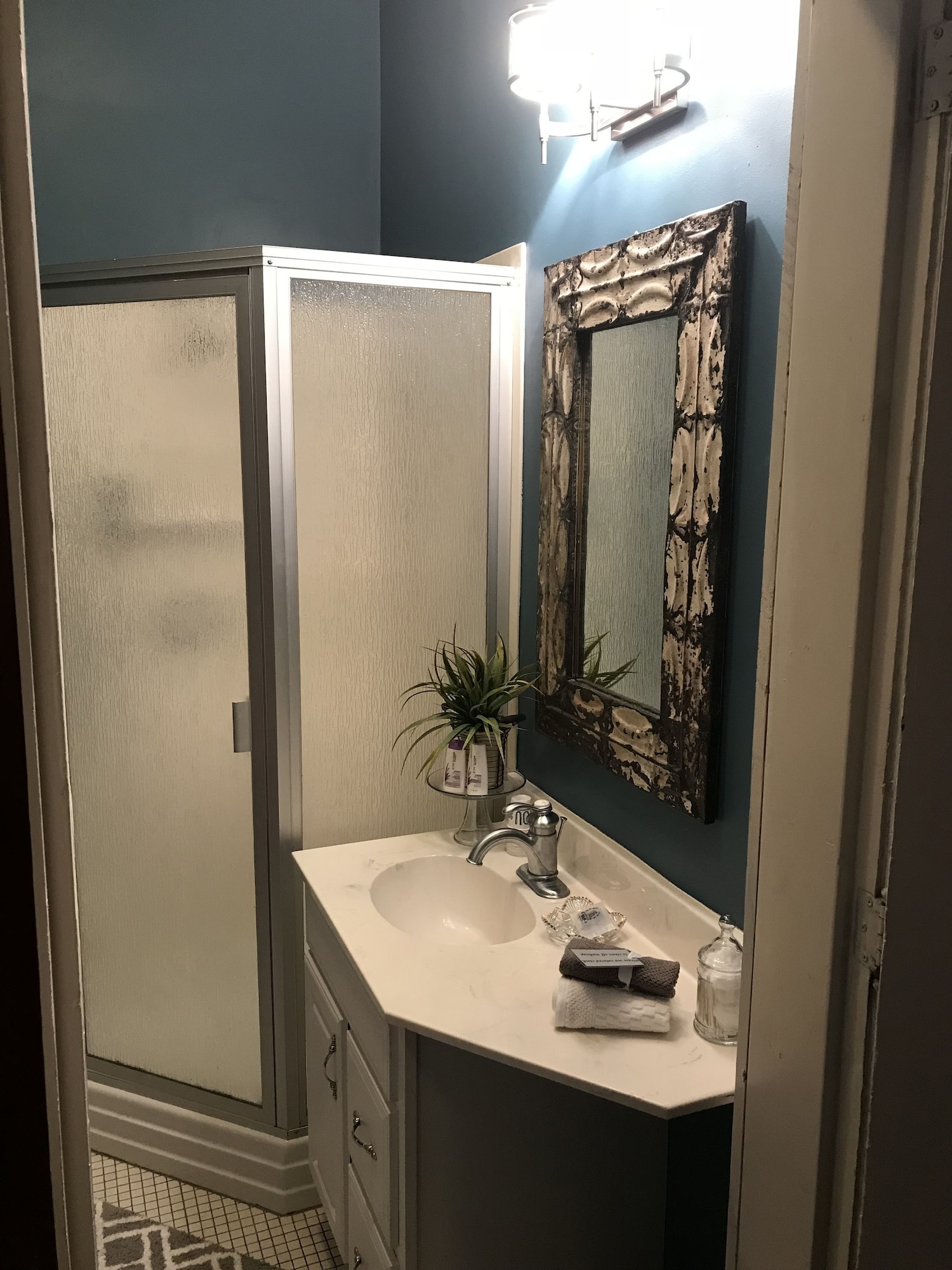 Business, Suite, King Bed, Courtyard Area