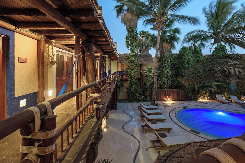 Hotel El Pueblito 25/50