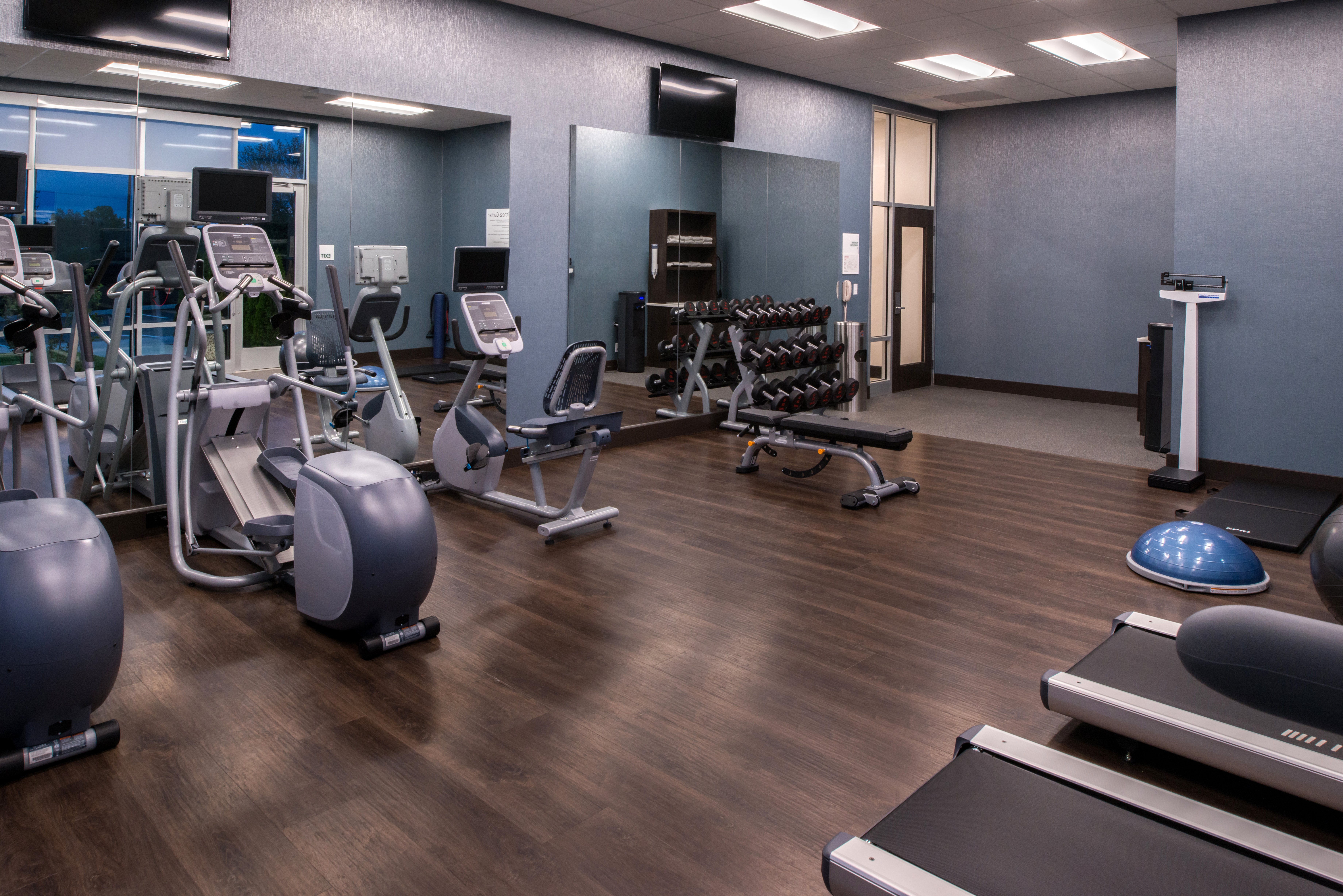 Holiday Inn Hotel Suites Farmington Hills Detroit Nw 18/50