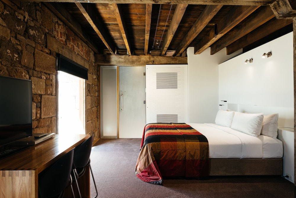 The Henry Jones Art Hotel 32/77