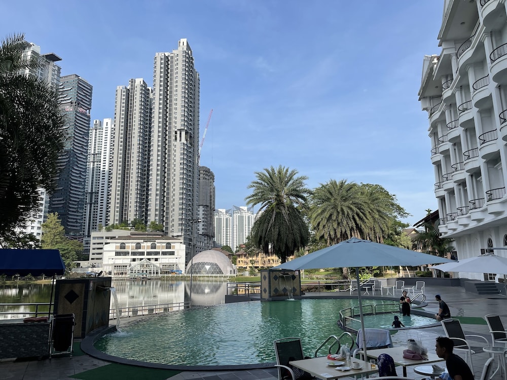 Flamingo Hotel by The Lake Kuala Lumpur 53/61