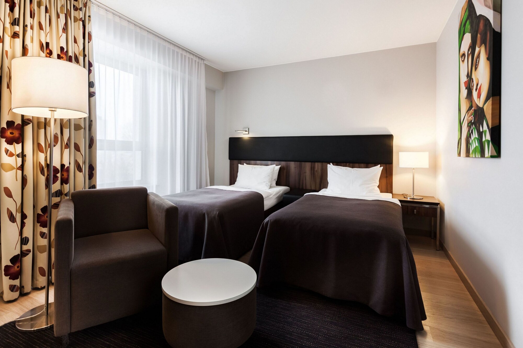 BUSINESS, TWIN BEDS