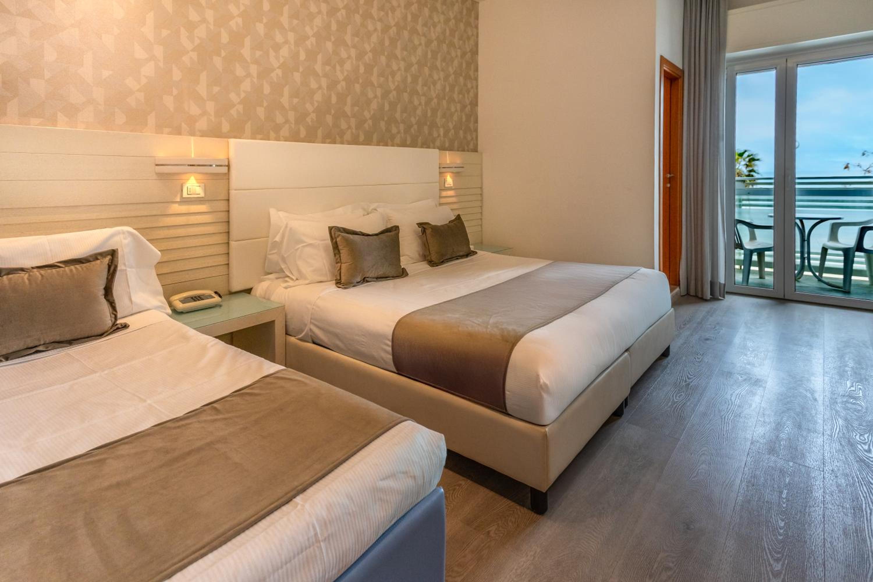 Club Hotel 12/46