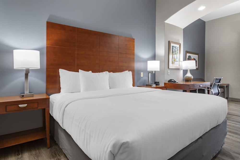 Comfort Inn & Suites Cleveland TX 11/40