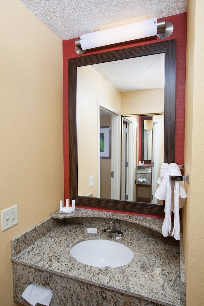 Courtyard By Marriott Burlington Williston 11/65
