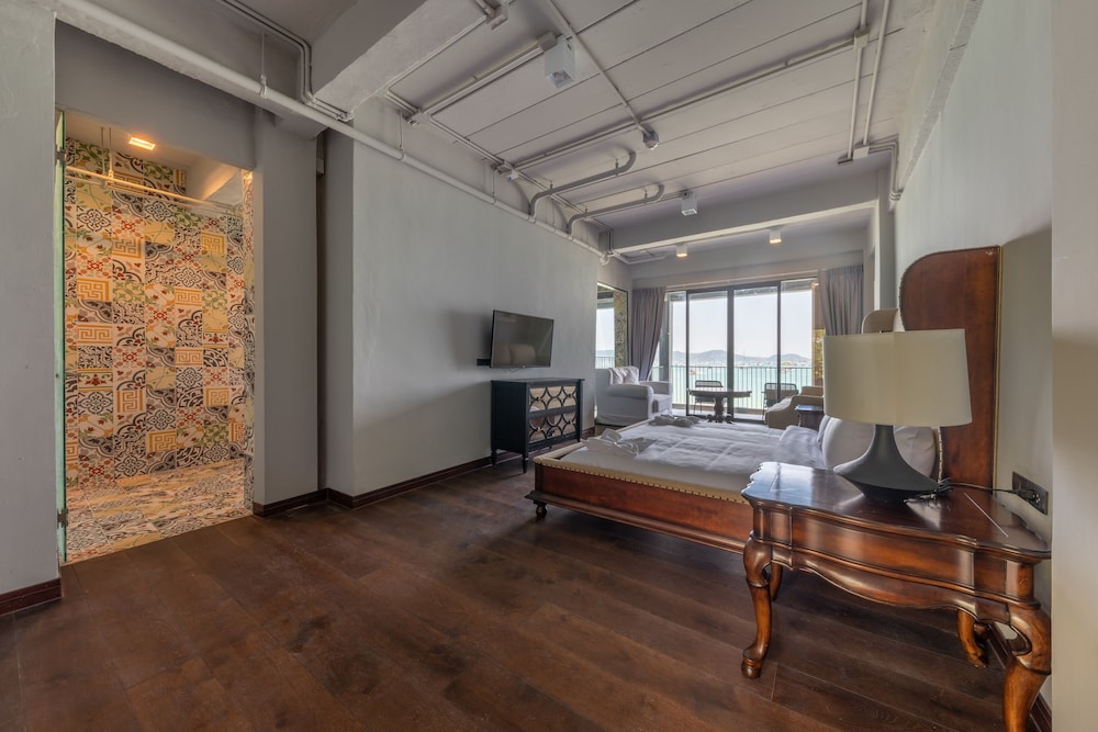Arch39 Phuket Beach Front 10/36