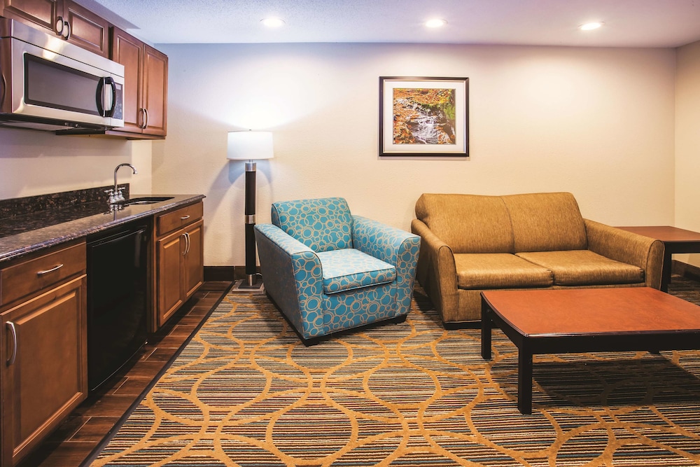 La Quinta Inn & Suites by Wyndham Evansville 22/43