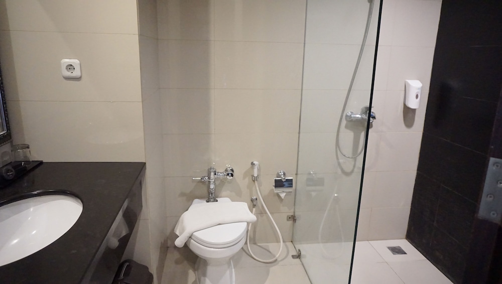 Mirah Hotel 26/65