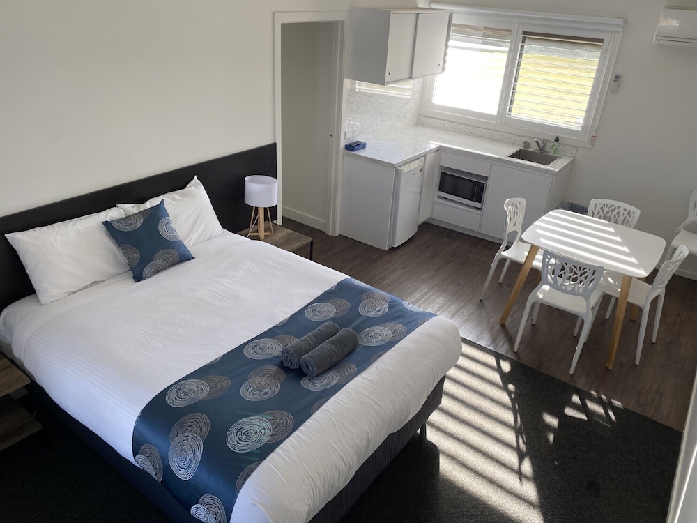 SOUTHERN OCEAN MOTOR INN 18/67