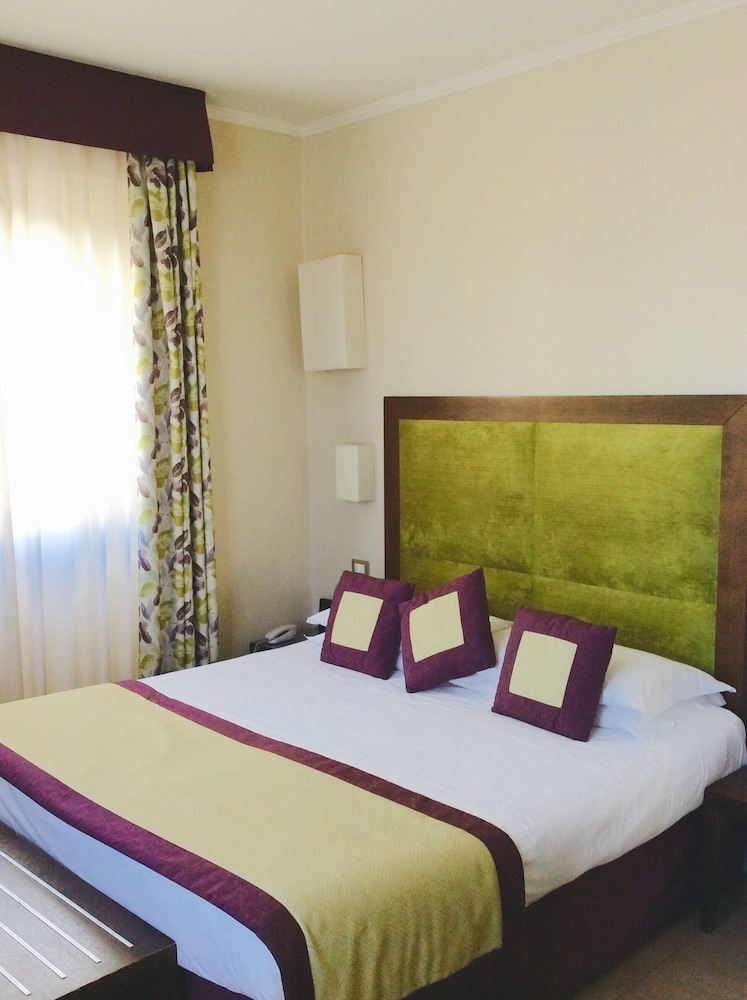 STANDARD, DOUBLE BED, CITY VIEW
