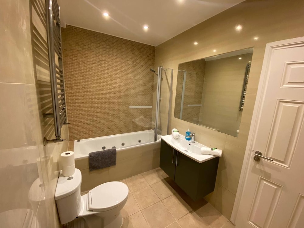 Boswell Elite Two Bed Apartment 19/19