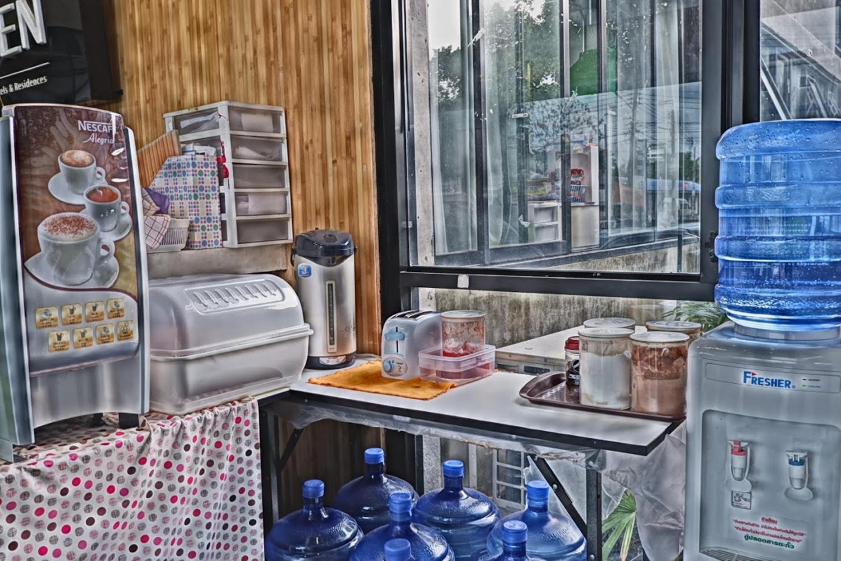 Izen Plus Budget Hotel & Residences 38/57