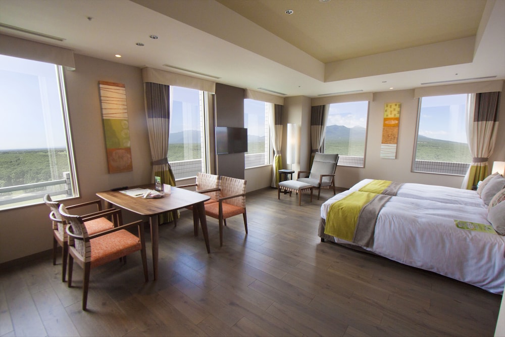 Room, Twin Beds, Mountain Front, Main Tower