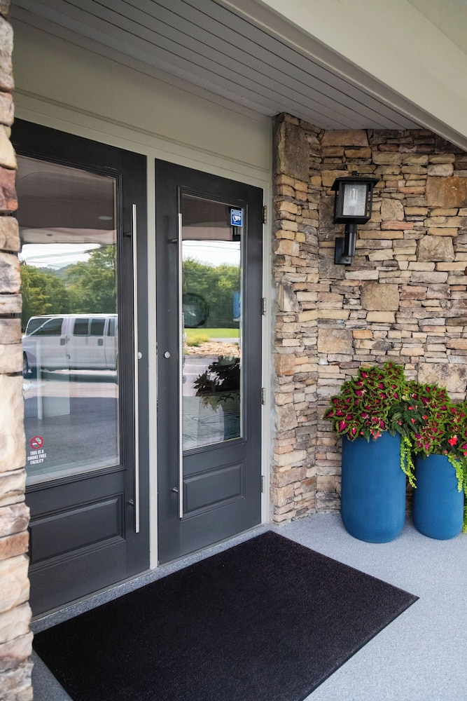 Twin Mountain Inn & Suites 46/71