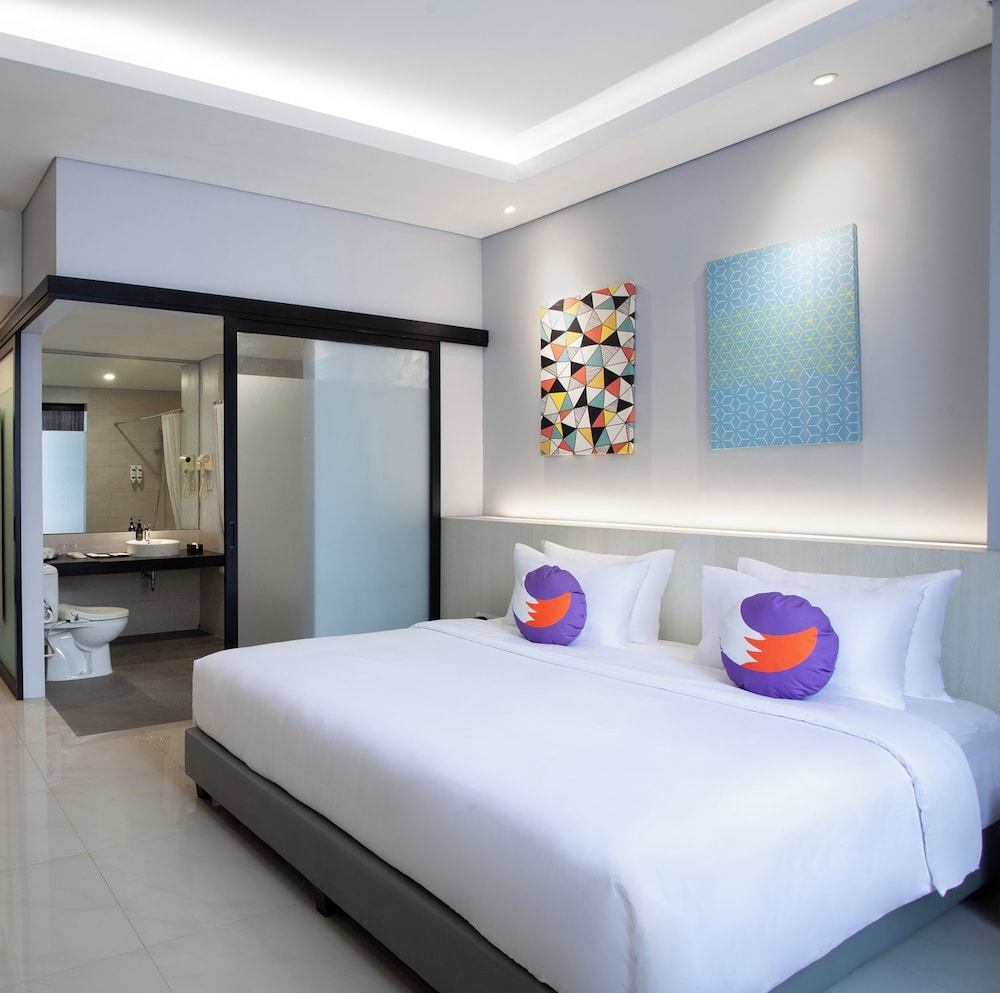 Fox Lite Hotel Cikarang 8/24