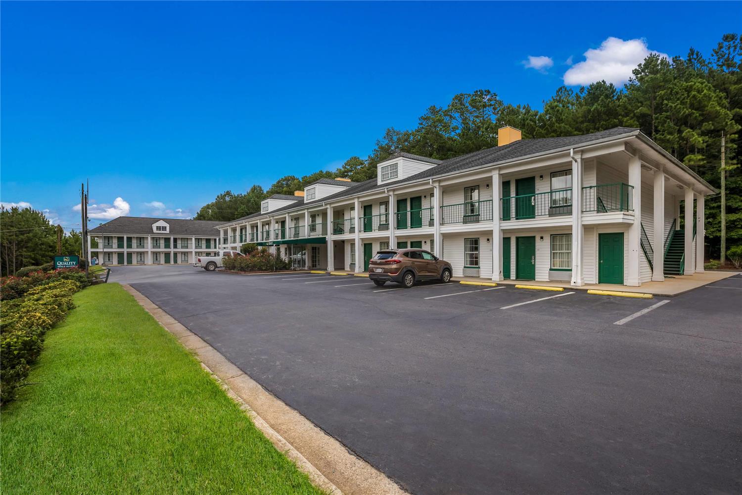 Quality Inn & Suites Greensboro near Lake Oconee 34/36