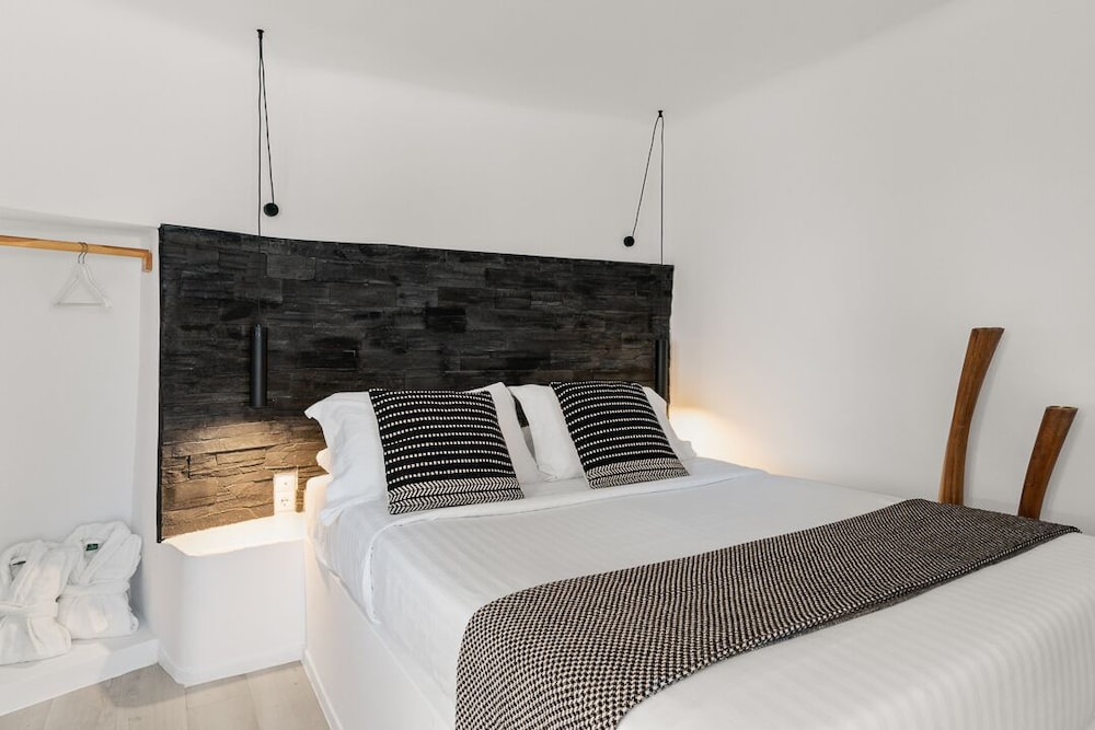 Studio, Queen Bed, Caldera View