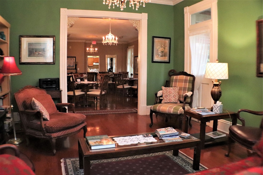 50 Lincoln Short North Bed and Breakfast 63/71