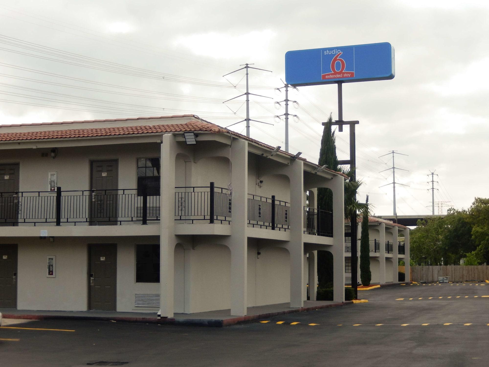 Studio 6 Houston TX Intercontinental Airport South — 2