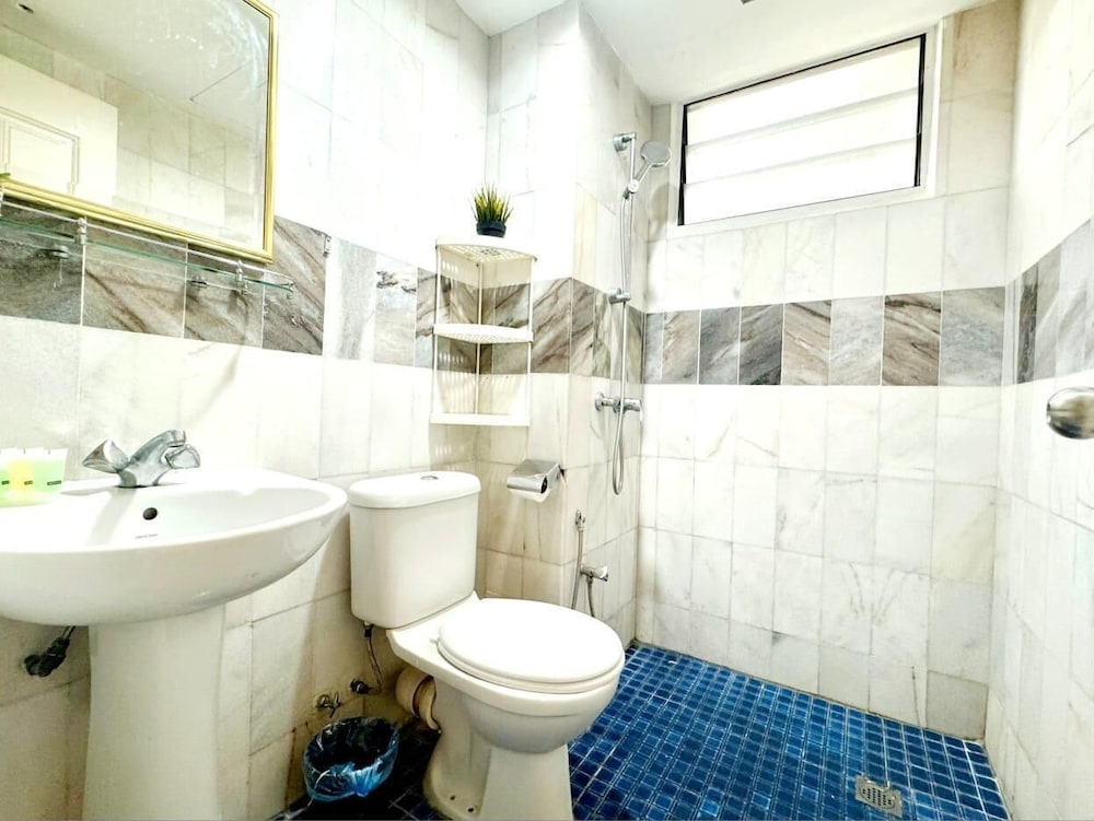 Century Bay Private Residences 67/68