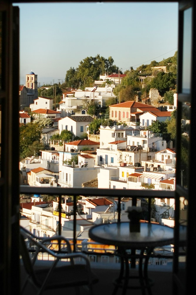 Kastro Hotel 80/100