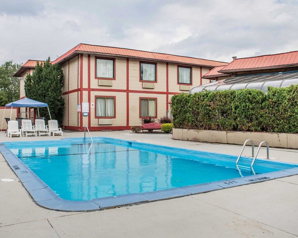 Econo Lodge Scranton near Montage Mountain 3/25