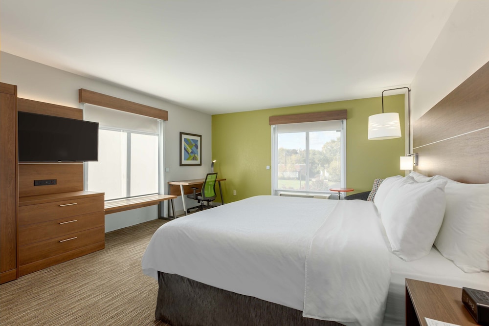 Holiday Inn Express Hotel and Suites Binghamton University-Vestal 19/52