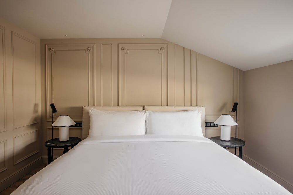 The Caesar Hotel 26/58