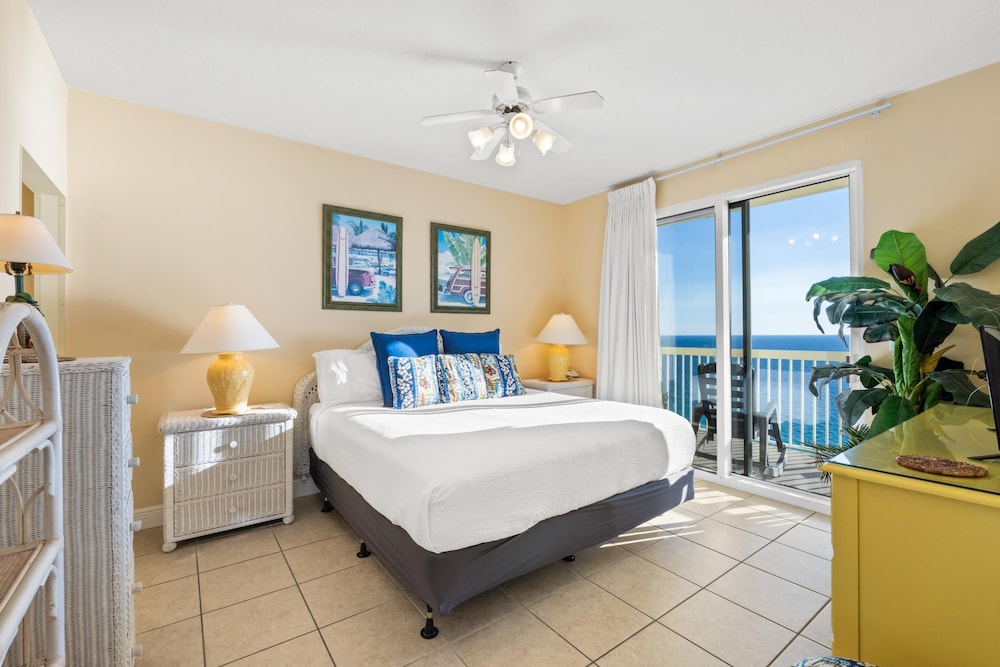 2 BEDROOMS, CONDO, SEA VIEW