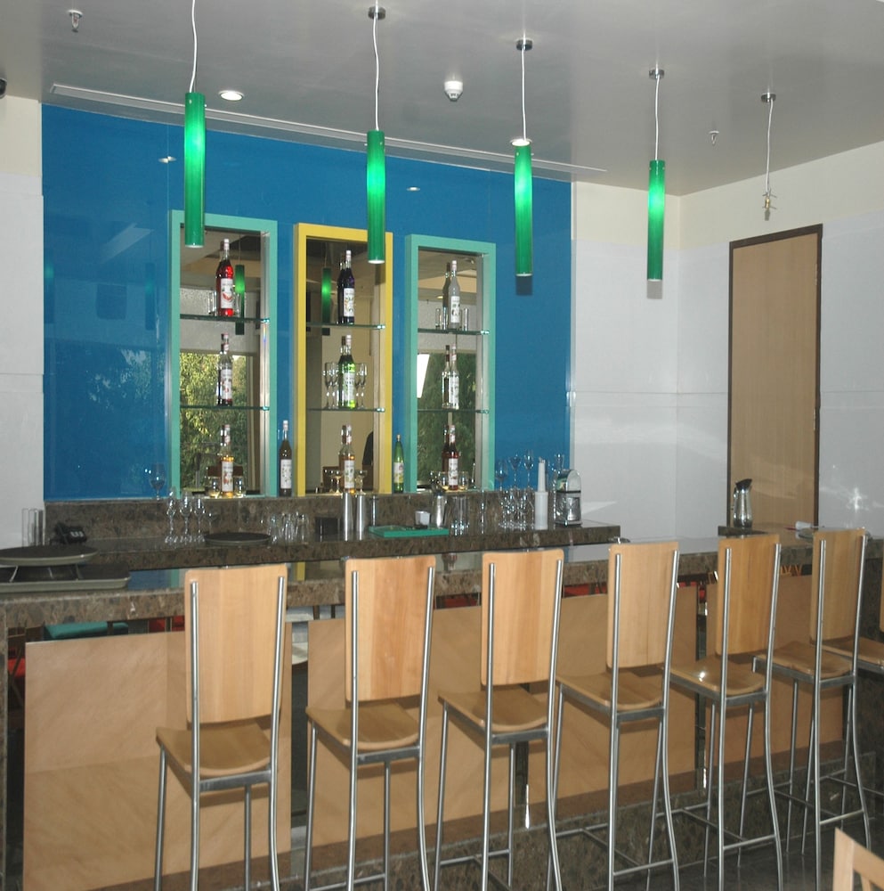 HOMETEL CHANDIGARH 4/45