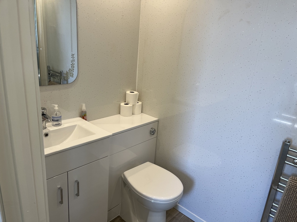 The Village Inn and Kirtle House B&amp;B 30/35