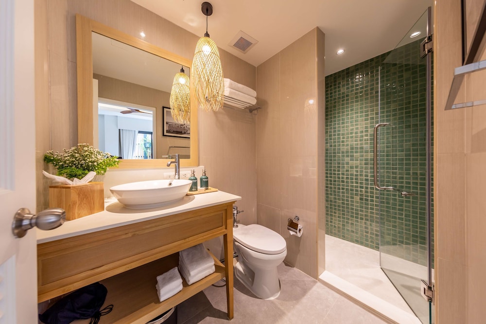 Outrigger Surin Beach Resort 73/74
