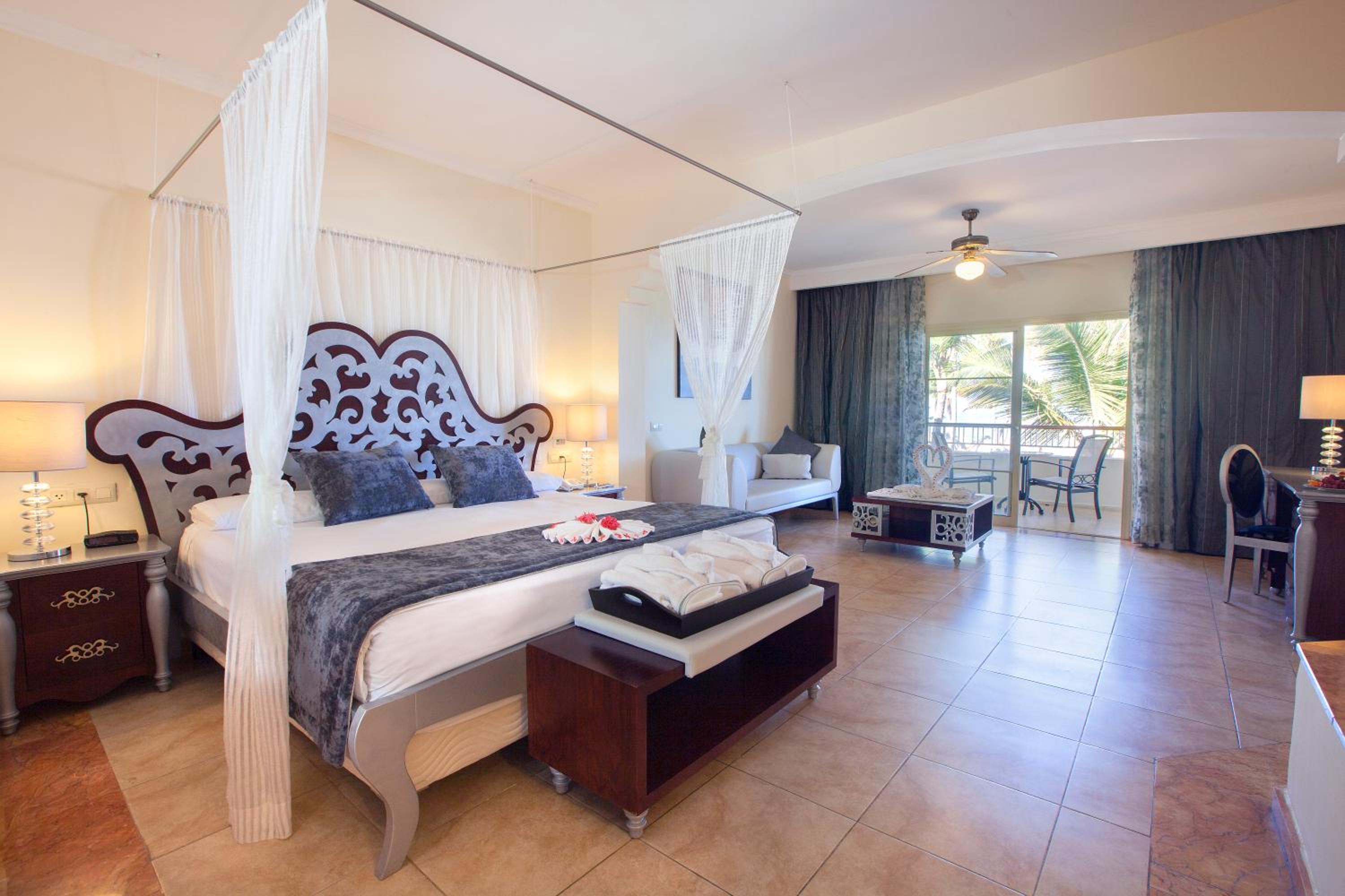 Colonial, Club, Junior Suite, Hot Tub