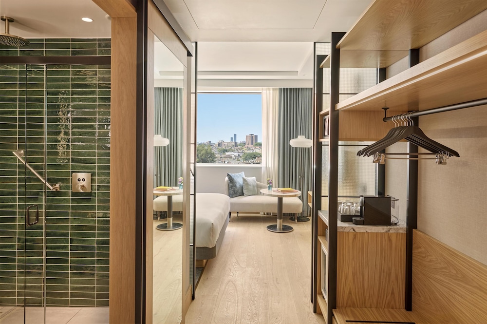 Hyatt Regency London Olympia 49/50