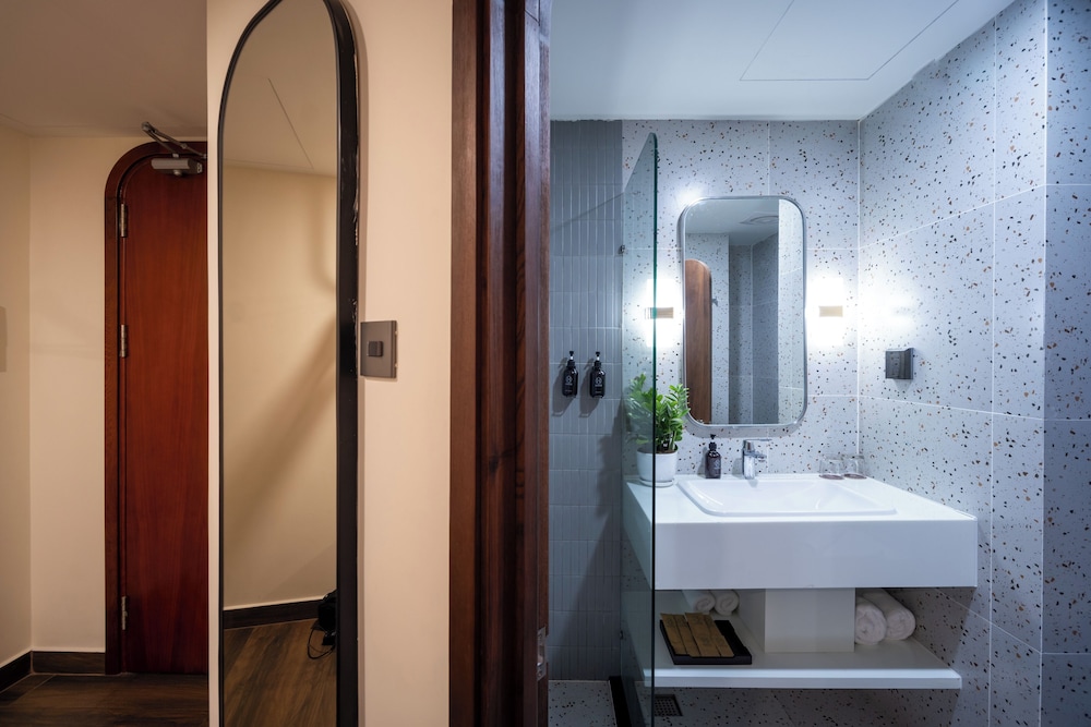 Hato Saigon Hotel & Rooftop 50/50