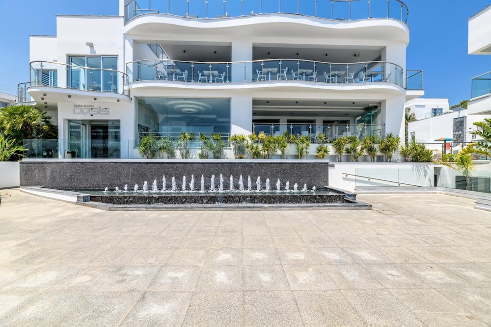 Tasia Maris Oasis Hotel 67/77