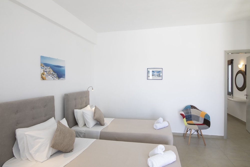 Thira S Dolphin Hotel 39/72