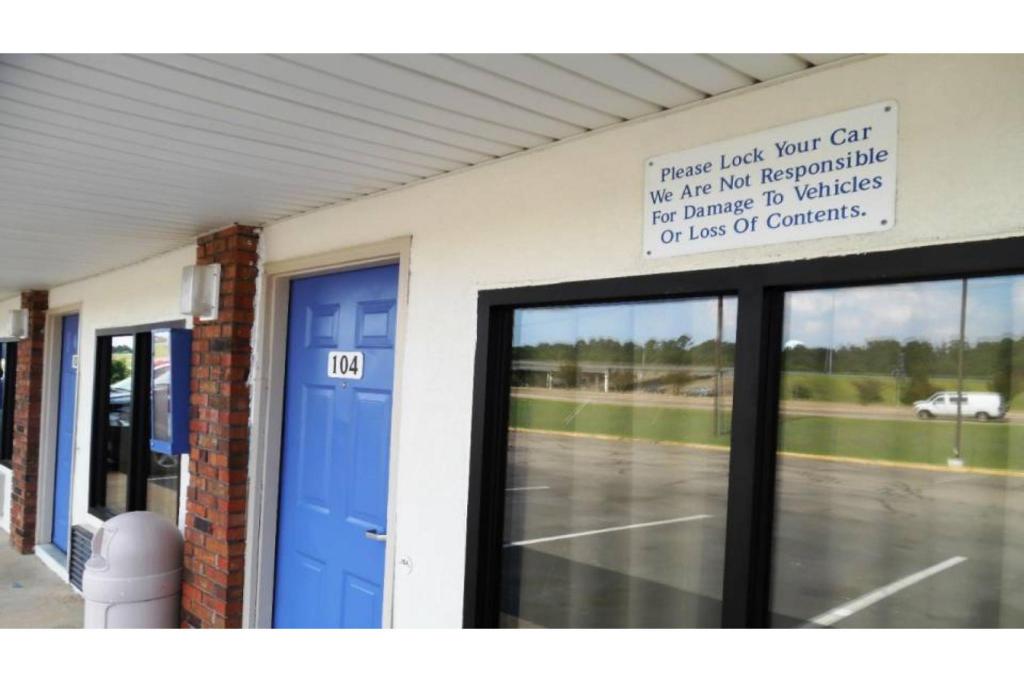 Motel6 Columbus, MS 21/25