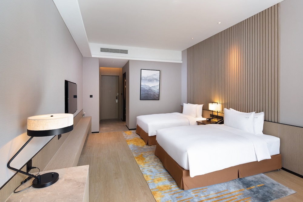 Holiday Inn Resort Mengding Mountain 25/71
