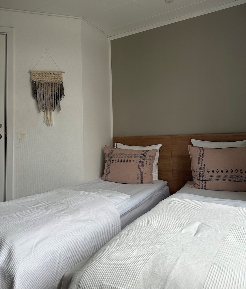 MEDIUM, STANDARD, TWIN BEDS, COURTYARD VIEW