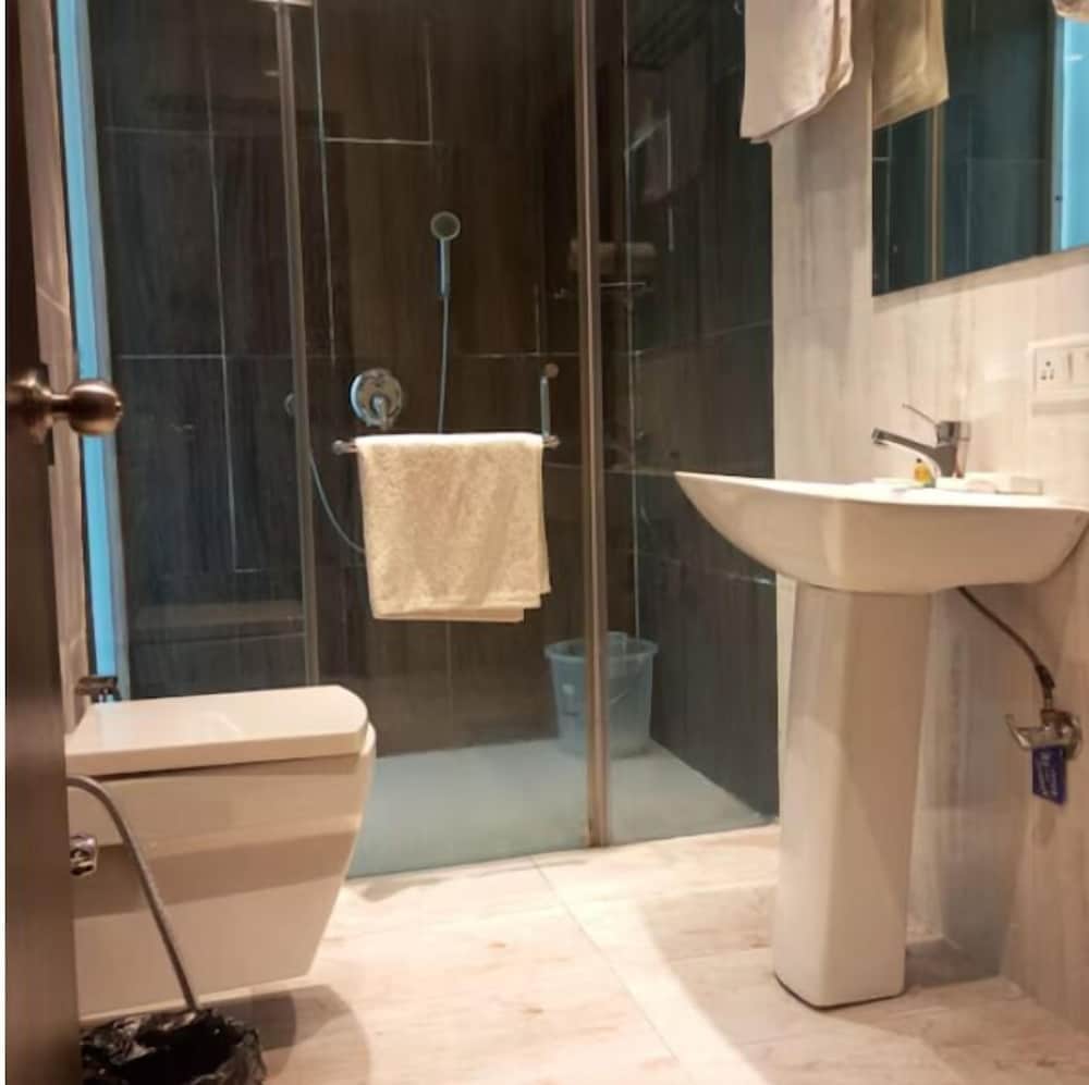 Aamari Resorts 50/51