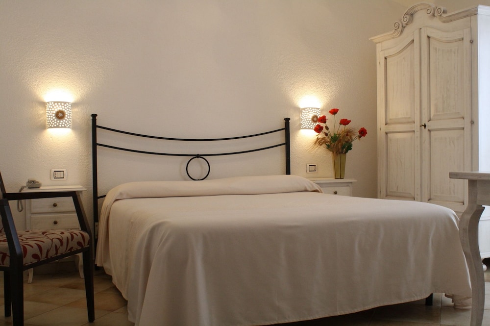 Hotel San Pantaleo 8/29