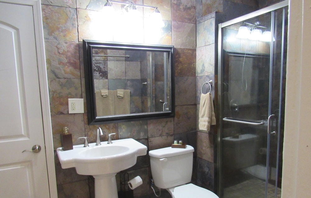 Hamilton House Inn 22/28