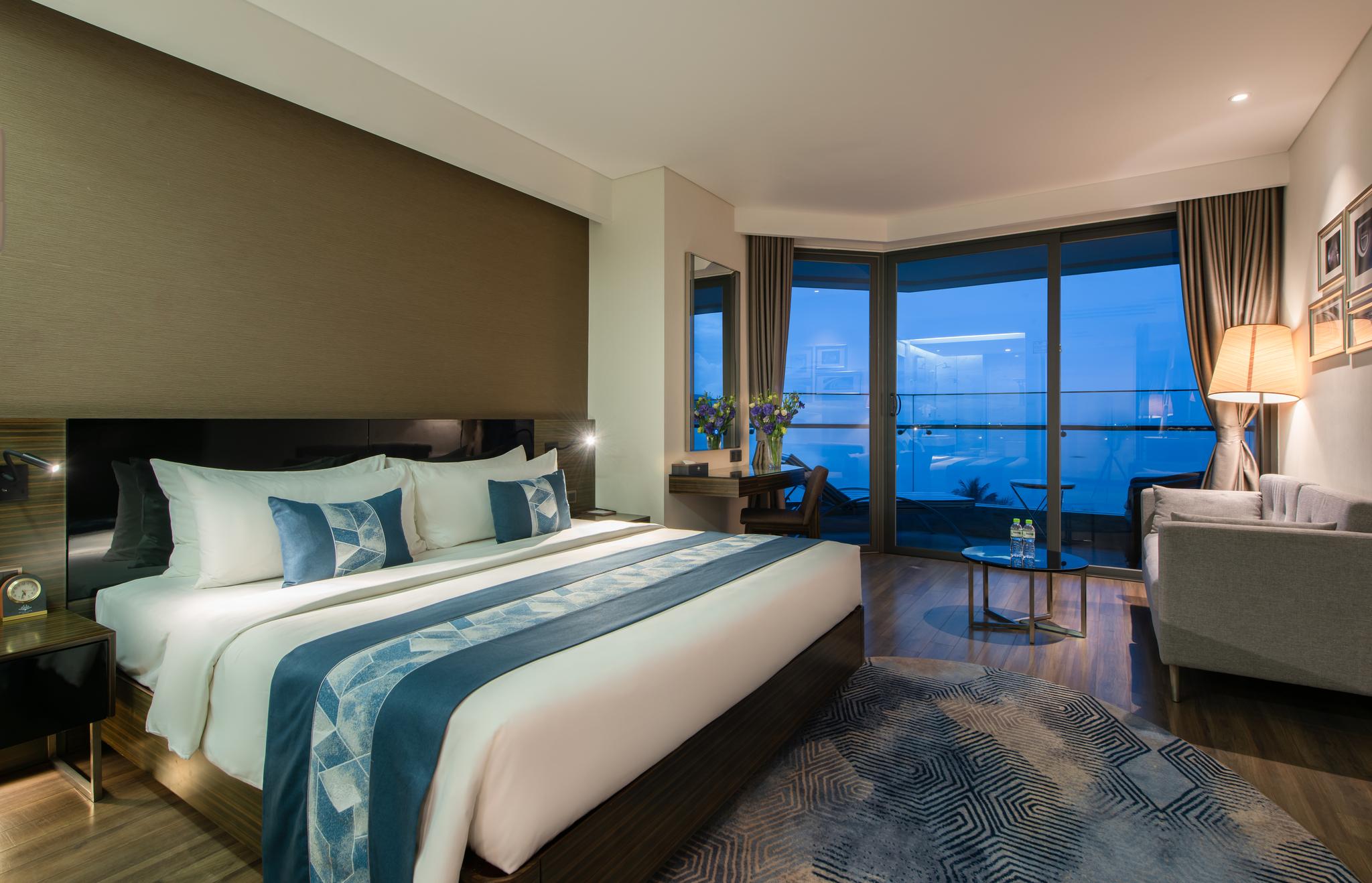 Adjoining, Double and Twin Beds