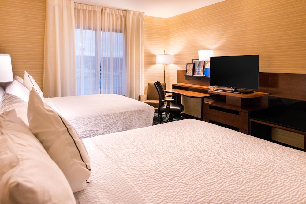 Fairfield Inn Suites Utica 7/47