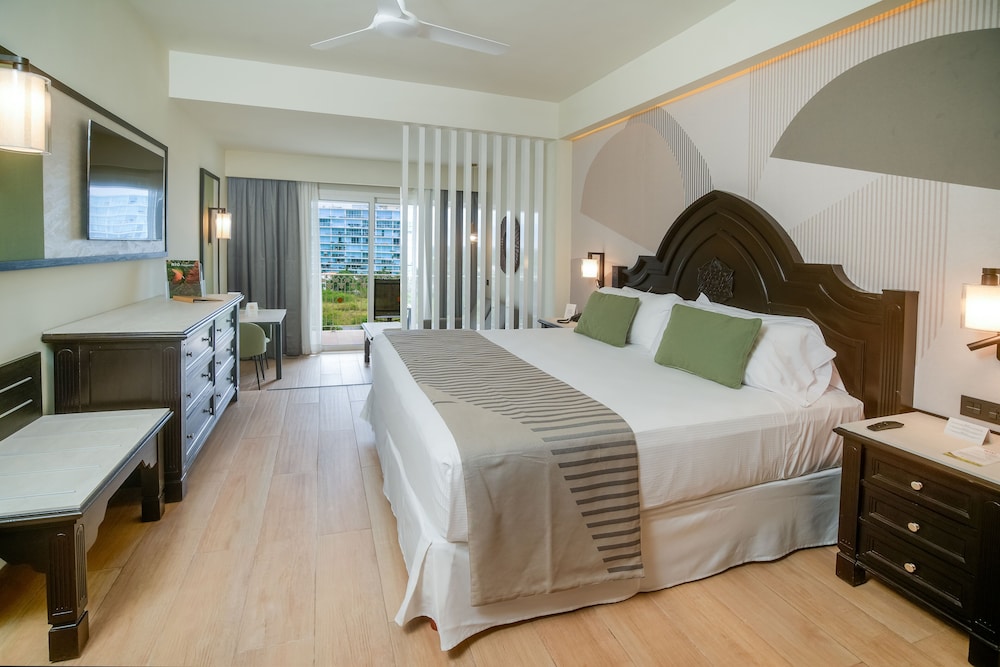 Junior Suite, Partial Ocean View